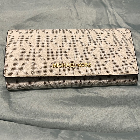 New MK wallet - Picture 1 of 3